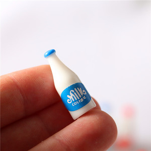 Bouteilles de lait miniatures en résine moulée, réalistes, pour maison de poupée, accessoires A1-10-65, accessoires <span class=keywords><strong>photo</strong></span> pour poupées, maison de poupée DIY, vente en gros - Product Image 4