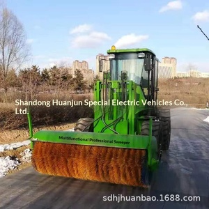 Camion de déneigement multifonctionnel aérien avec brosse à neige amovible, déneigeur routier haute vitesse - Product Image 1