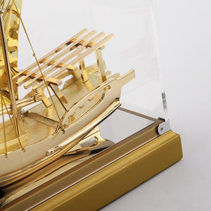 Modèle de voilier en alliage Smooth Sailing |   Cadeau commémoratif personnalisé écologique en or pour les entreprises et la décoration intérieure - Product Image 3