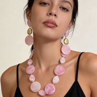 Ensemble de 2 pièces : Collier ras du cou et boucles d'oreilles pendantes à motif marbre rose, style bohème, bijoux volumineux pour femme