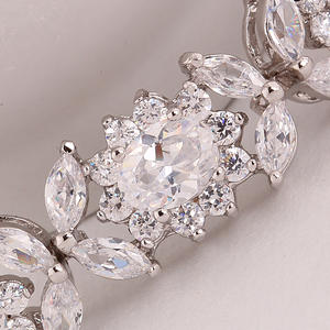 Bracelet de luxe pour femme LUOTEEMI, plaqué rhodium, design fleur de reine, serti de zircon cubique étincelant, bijoux de mariage tendance - Product Image 5