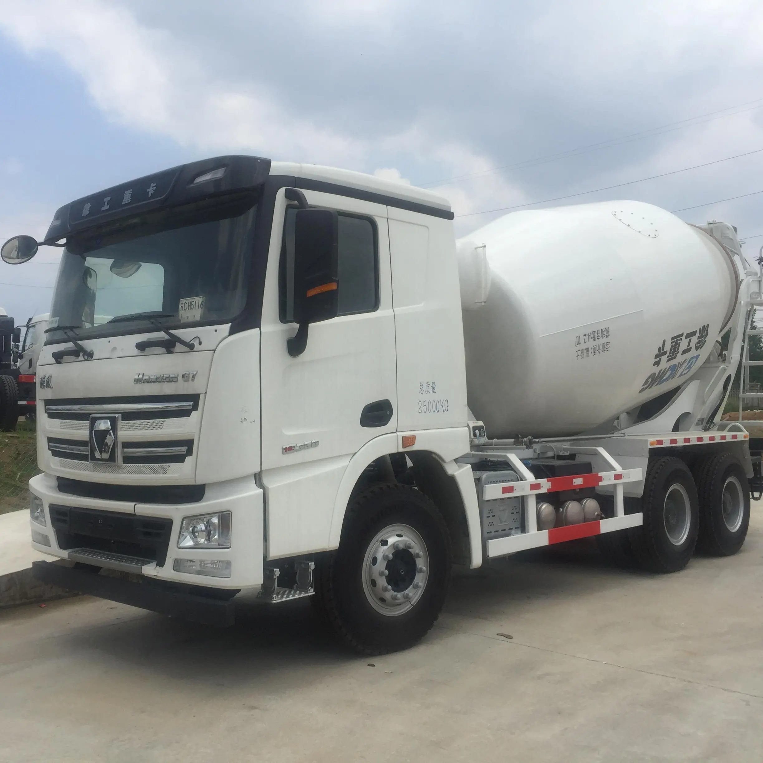 10 cubic meters mini diesel cement concrete mixer truck with pump for sale price mixer cement machine vehicle