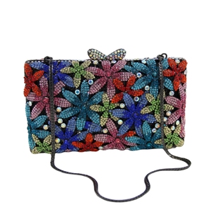 Pochette de soirée florale pour femme avec strass et perles, argentée, 7,1x1,8x3,9 pouces, avec chaîne détachable, sac à main de mariage - Product Image 3
