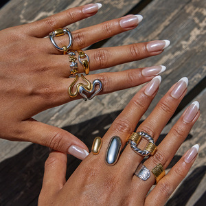 Anillo de Acero Inoxidable Chapado en Oro de 18K con Diseño Geométrico de Dos Tonos, Joyería Unisex para Regalo - Product Image 3