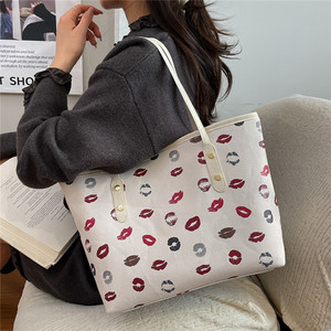 Borsa a tracolla grande capacità versione coreana popolare 2026, borsa tote alla moda con motivo rossetto rosso da donna - Product Image 3