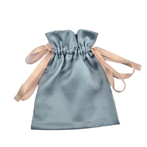 Pochette en satin bleu brumeux avec cordon de serrage et ruban en satin, élégant sac cadeau en satin pour cadeaux de demoiselles d'honneur et emballage de faveurs de mariage - Product Image 3