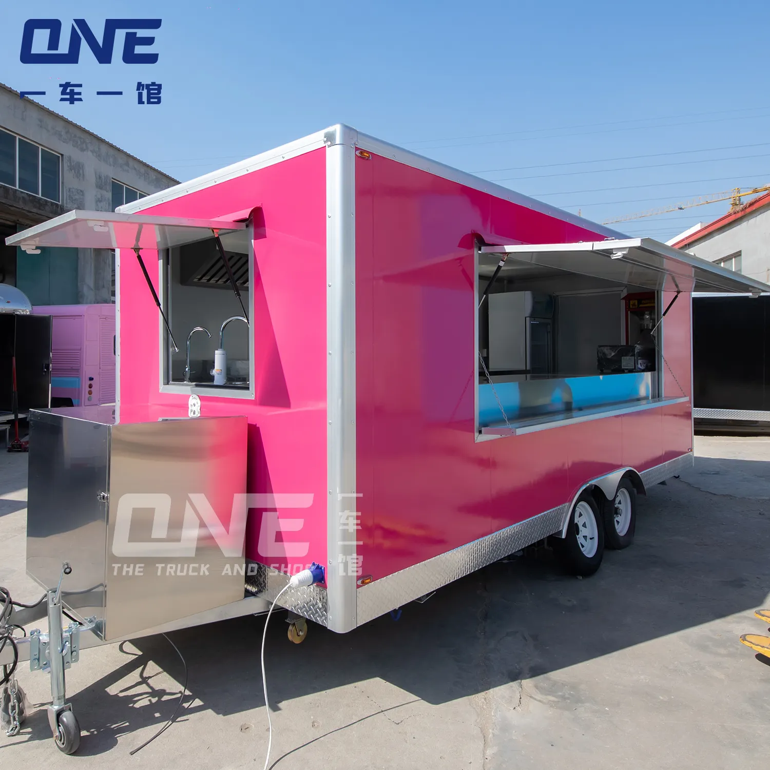 Stan anjing panas merah muda truk makanan salon seluler gerobak anjing panas kios es krim dapur seluler dengan panggangan dan trailer makanan penggorengan dalam