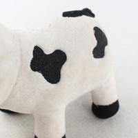 Poupée de vache à lait en peluche pour machine à griffes, prix bas, noir et blanc