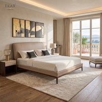 Lit rembourré de luxe moderne, design italien, tête de lit à volants, lit double pour chambre principale, cadre de lit minimaliste Queen/King Size pour villa