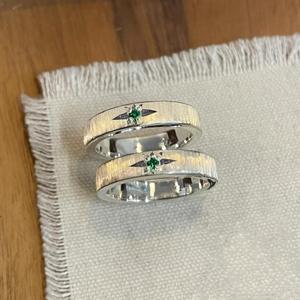 Anillo de Halo de Estrella Abierta de Plata de Ley S925 con Incrustaciones de Circonita Verde Oscuro, Diseño de Anillo Cepillado para Mujeres Estrelladas, Certificado IGI - Product Image 5