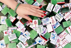 Juego de Mahjong de Lujo con Diseño Acrílico Verde de 4 Capas, 160 Fichas Grabadas, Mahjong Americano para Entretenimiento de Ajedrez y Cartas - Product Image 2