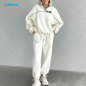 Pull à capuche avec fermeture éclair et jogging pour femmes avec logo personnalisé Ensembles de survêtements de sport streetwear brodés de haute qualité pour femmes - Product Image 4