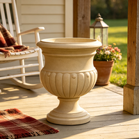 Urne de jardin classique à piédestal cannelé en résine, faite et peinte à la main, beige, texture pierre, style vintage romain, pour patio, véranda, extérieur