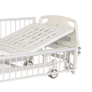 Lit médical Help Health 2100*1010 à double bascule manuelle pour usage hospitalier avec barrière de sécurité - Product Image 3