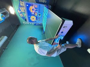 Arcade de tennis de table interactive multimode Équipement de divertissement intérieur à pièces Affichage LCD Jeu à un joueur - Product Image 6