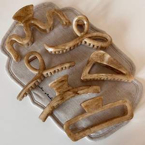 Pince à cheveux en plastique de grande taille, motif marbré teinté couleur abricot, style nordique - Product Image 1