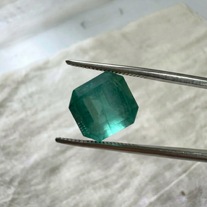 Émeraude naturelle zambienne de 4,88 carats, taille octogonale, pierre précieuse non montée |   Certifié par un tiers authentique pour la fabrication de bijoux fins - Product Image 1