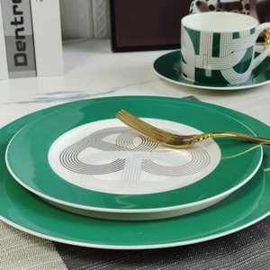 Juego de 2 Platos de Porcelana de Lujo Nórdico Verde para Restaurante, con Caja de Regalo, en Oferta - Product Image 3