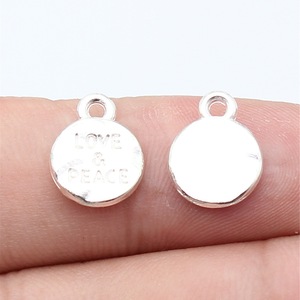 Amuleto con Inscripción de Amor y Paz, 10x10mm, Aleación de Zinc Plateada Antigua, para Joyería de Recuerdo de <span class=keywords><strong>Amistad</strong></span> - Product Image 4