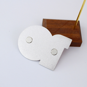 Aimant <span class=keywords><strong>de</strong></span> réfrigérateur personnalisé en émail doux coloré, double face, pour la remise des diplômes et Pâques, avec structure métallique en relief, promotionnel pour <span class=keywords><strong>banque</strong></span> - Product Image 3