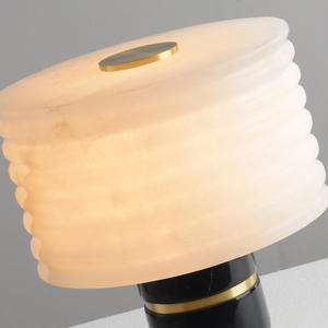 Lampe <span class=keywords><strong>de</strong></span> <span class=keywords><strong>table</strong></span> design simple et moderne pour salon chambre à coucher corps en laiton albâtre tout cuivre pour maître <span class=keywords><strong>chevet</strong></span> usage décoratif - Product Image 3