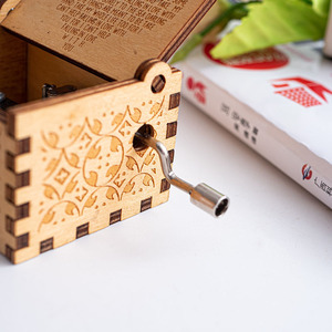 Wholesale 13 Designs <b>Red</b> Heart Pattern Music <b>Box</b> Handmade Crank Wooden Music <b>Box</b> Toy Ornaments - Product Image 5