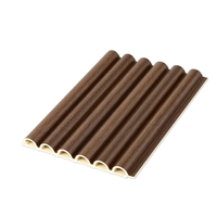 Panneau mural WPC (composite bois-plastique) Runwood, best-seller, pour décoration intérieure et extérieure, avec motif décoratif et surface imperméable.