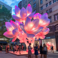 Lanternes florales géantes illuminées : Créez des points photo virals pour les complexes commerciaux et améliorez les paysages nocturnes urbains.