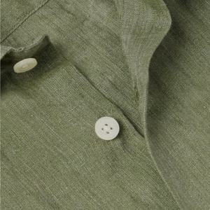 เสื้อเชิ้ตผู้ชายผ้าลินิน 100% ทรงปกติ แขนยาว คอปกแบบคัตอะเวย์ สีพื้น - Product Image 6