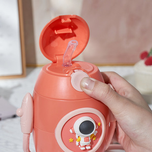Personalizado 500ml fabricante al por mayor en forma de cohete BPA libre Tritan niños vasos de plástico con pajita - Product Image 5
