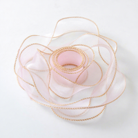 Ruban en organza floral personnalisé pour emballage cadeau de Noël avec bord doré et accessoires vestimentaires anti-plis