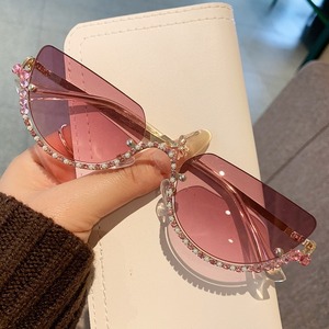 Lunettes de soleil œil de chat demi-cerclées avec monture perlée, protection UV400 pour femme, protection solaire tendance - Product Image 1