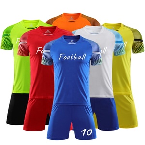 เสื้อฟุตบอลโพลีเอสเตอร์ 100% สวมใส่สบาย พิมพ์ลายโลโก้ตามสั่ง สไตล์เรโทร ระบายอากาศได้ดี พร้อมลายพิมพ์ล่าสุด สำหรับผู้ใหญ่ แบบชุด - Product Image 1
