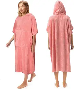 Poncho con capucha personalizado de algodón 100% para surf, toallas de playa ODM, bata de cambio en seco para niños y adultos con bolsillo para mujer