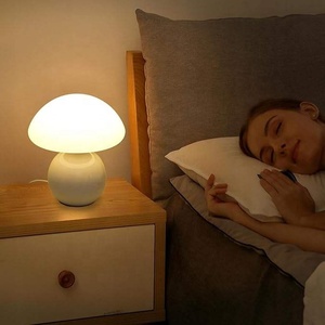 Lampe de chevet à LED, avec abat-jour en forme de champignon blanc crème et socle en céramique, disponible en 3 couleurs - Product Image 4