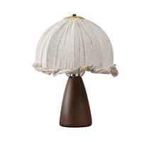 Lampe de table américaine en céramique de style européen, confortable et romantique, avec abat-jour en tissu, ampoule tricolore torsadée, design luxueux ; Lampe;