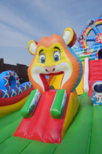 Castillo Inflable <span class=keywords><strong>de</strong></span> Estilo Carnaval para Parque <span class=keywords><strong>de</strong></span> Diversiones, Diseño 2026, Material PVC <span class=keywords><strong>de</strong></span> 0.55mm, con Soplador, Capacidad >500KG - Product Image 2