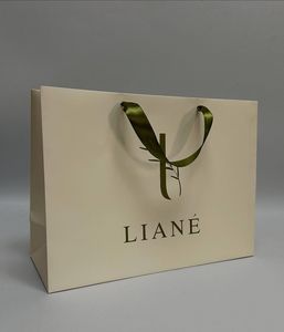 Bolsas de Compras de Papel Blanco <span class=keywords><strong>Crema</strong></span> de Lujo con Logotipo Personalizado Impreso y Asas de Cinta de Satén Verde para Boutique Minorista - Product Image 5