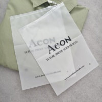 Sacs à fermeture éclair givrés personnalisés en gros avec logo, sacs en plastique pour vêtements, t-shirts