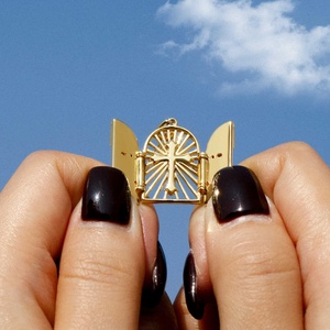 Collana con Ciondolo Croce Porta del Cielo Placcata Oro, Design Unico, Ciondolo Porta Sacra Cava e Apribile - Product Image 4