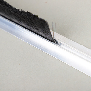 Spazzola a striscia in fibra di nylon industriale personalizzata B-RT con retro in metallo <span class=keywords><strong>per</strong></span> <span class=keywords><strong>tapparelle</strong></span>/sigillatura porte da garage - Product Image 4