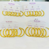 Boucles d'oreilles créoles torsadées grandes et imposantes pour femmes, en cuivre plaqué or 24 carats, style minimaliste et simple, vente en gros XUPING Jewelry