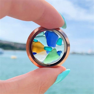 Collier avec pendentif flottant en verre de mer naturel |   Pendentif rond en alliage de zinc plaqué or |   Bijoux Cadeaux pour Femmes pour les Vacances d'Été à la Plage - Product Image 2