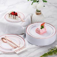 Service de table jetable Goodluck 700 pièces avec bordure or rose pour 100 invités, comprenant assiettes, assiettes à dessert, gobelets et couverts en plastique