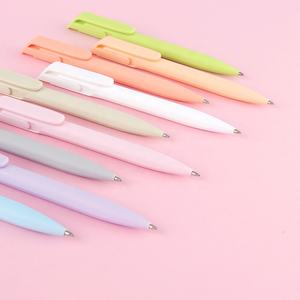 ปากกาลูกลื่นพลาสติกนุ่ม9สีราคาถูกพร้อมโลโก้ตามสั่งอุปกรณ์สำนักงานน่ารักสำหรับปากกาลูกลื่นสำหรับโรงเรียน - Product Image 5