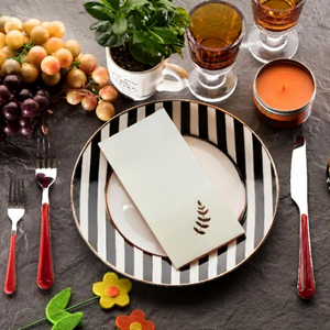 Serviettes en papier Airlaid avec motif doré (blanc) |   Serviettes jetables effet lin pour invités |   Doux, absorbant, pour les dîners - Product Image 3
