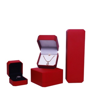 Caja de Joyería de Papel con Aspecto de Cuero Rojo de Lujo, Estuche Octagonal Personalizado para Anillos, Collares, Colgantes y Pulseras - Product Image 1