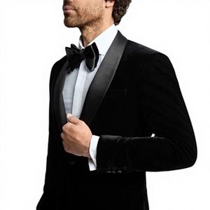 Abito da <span class=keywords><strong>smoking</strong></span> da uomo slim fit in velluto monopetto traspirante antipiega <span class=keywords><strong>nero</strong></span> <span class=keywords><strong>con</strong></span> <span class=keywords><strong>cravatta</strong></span>, disponibile anche in taglie forti - Product Image 1