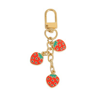 Fabrieksdirect leverbaar Schattig Cartoon Fruit Aardbei Zinklegering Sleutelhanger Tas Charm Koppels Klein Cadeau Groothandel Beschikbaar