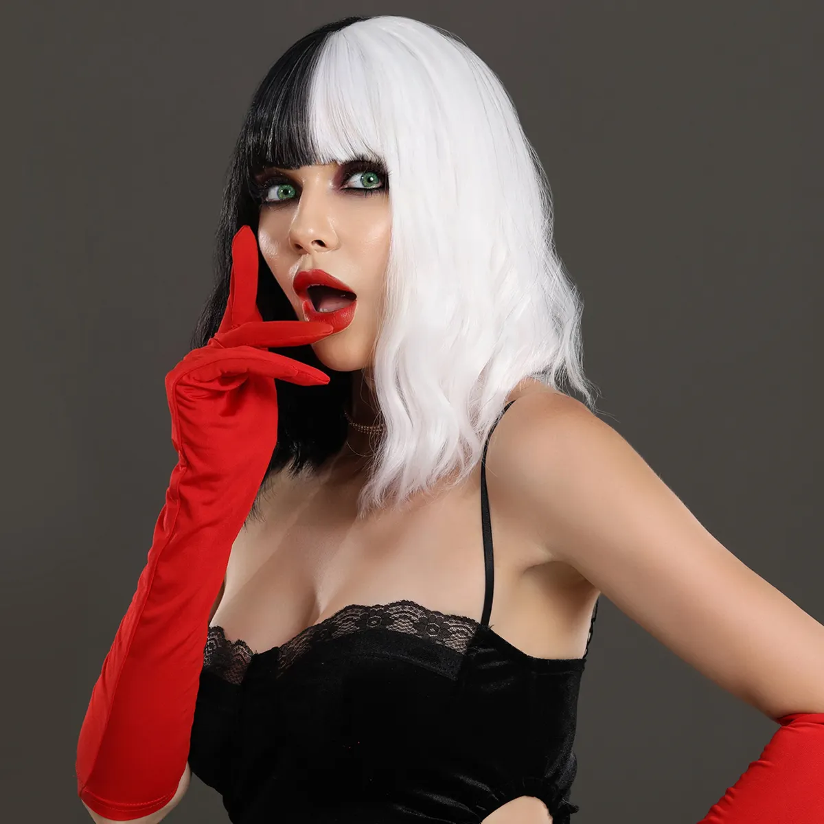 Cruella Devile Wigs Costume Halloween Cosplay Wig Synthetic Short Hair Black and White Bob Wavy Wig with Bangs for Women